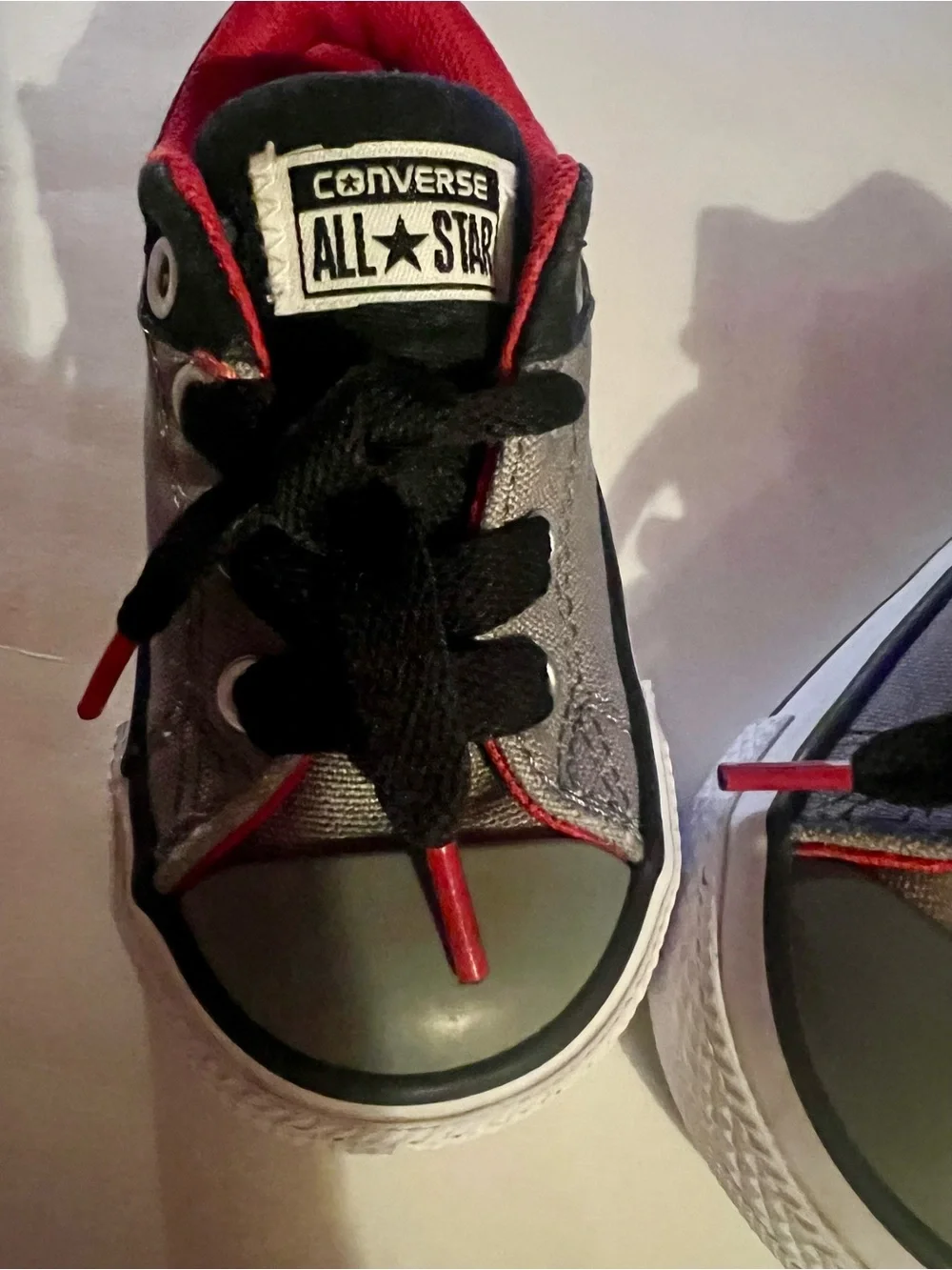 Converse All Star Chuck Taylor Toddler size 5 Gray and Red Lowtop